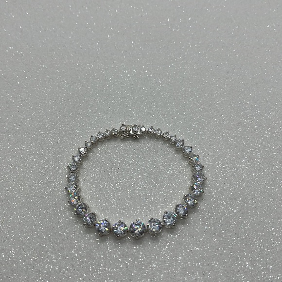 Beautiful 925 sterling Silver CZ bracelet - Picture 2 of 3